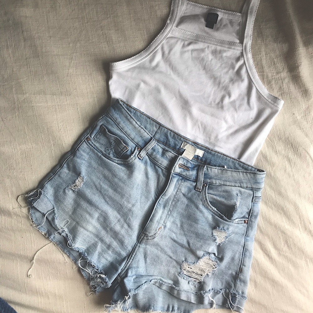 H&M: Cutoff Shorts